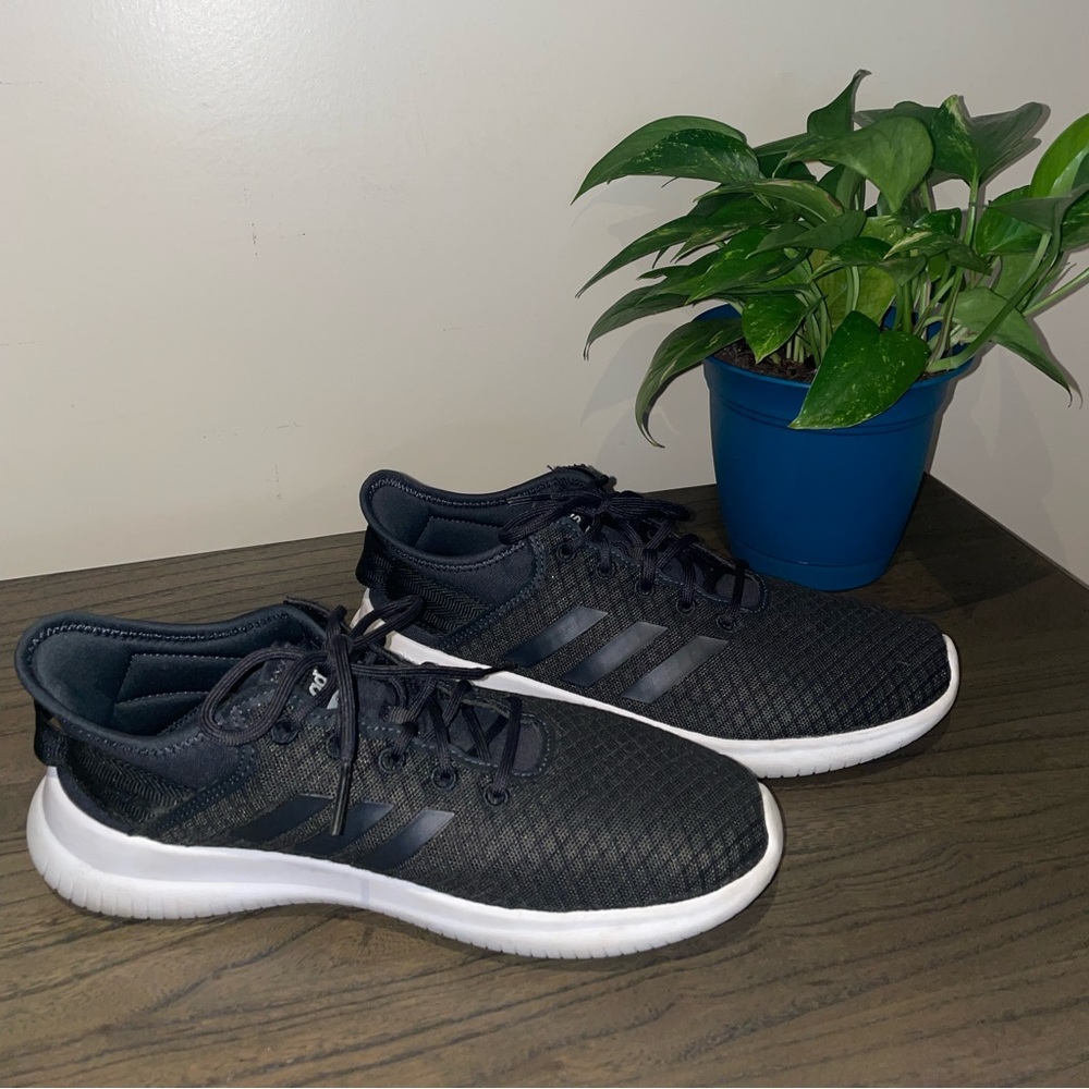 Adidas cloud foam women’s sneakers 👟